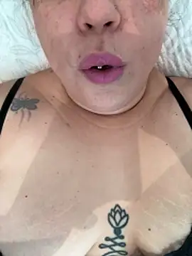 Snapshot of Rheetnena1 chatting on March 21, 2026, 2:42 pm Rheetnena1 online show from March 21, 2026, 2:42 pm