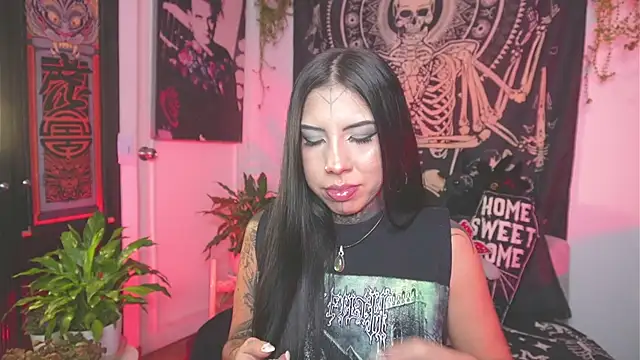Dalia Vorhees online show from May 15, 2026, 1:23 am