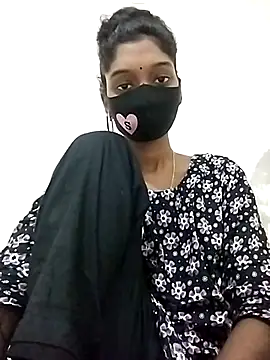 Snapshot of Tushi-10 chatting on December 17, 2025, 11:33 pm Tushi-10 online show from December 17, 2025, 11:33 pm