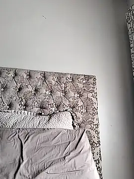 IndianLara online show from November 12, 2025, 7:09 am