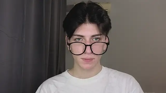 Oliver star boy  online show from November 15, 2025, 3:08 pm