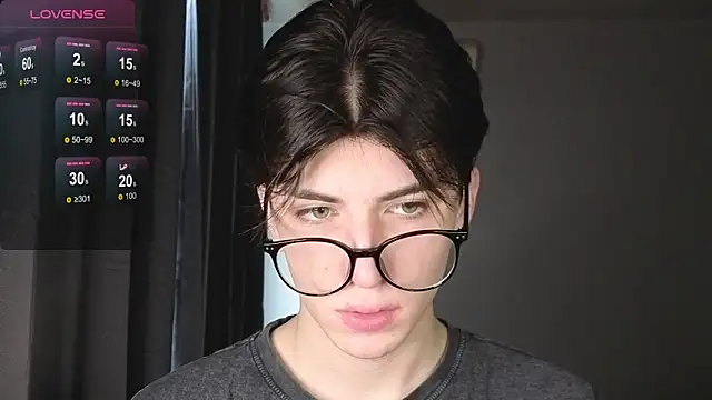 Oliver star boy  online show from November 28, 2025, 11:46 am