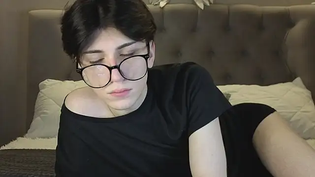 Oliver star boy  online show from January 9, 2026, 1:25 pm