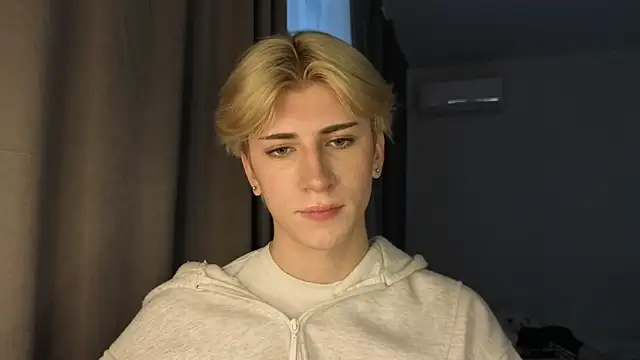 Oliver star boy  online show from May 25, 2026, 12:11 pm