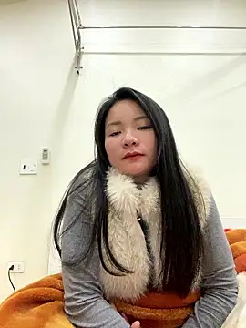 Bee Yellow00 online show from January 8, 2026, 5:10 am