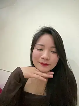 Bee Yellow00 online show from March 11, 2026, 4:51 am