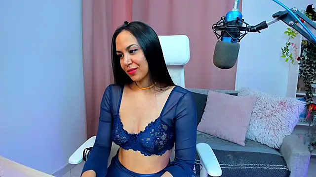Snapshot of VenusIsLove_ chatting on June 2, 2026, 9:28 pm VenusIsLove online show from June 2, 2026, 9:28 pm