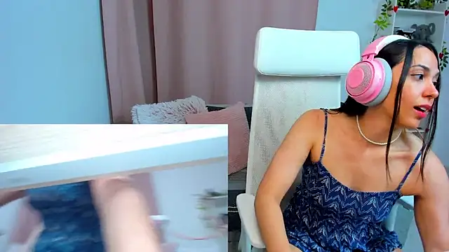 Snapshot of VenusIsLove_ chatting on June 10, 2026, 11:35 pm VenusIsLove online show from June 10, 2026, 11:35 pm