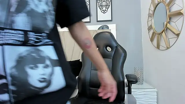 adams bobby online show from November 28, 2025, 11:24 am