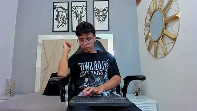 adams bobby online show from December 18, 2025, 11:38 am