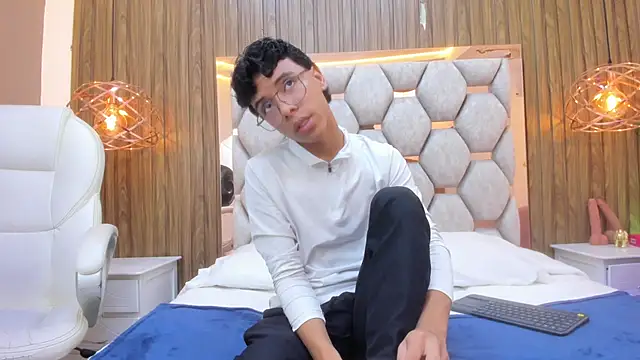 adams bobby online show from June 13, 2026, 11:52 am