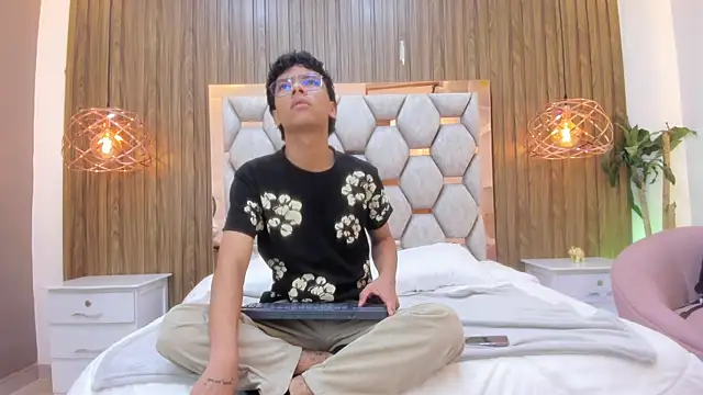 adams bobby online show from June 19, 2026, 11:14 am