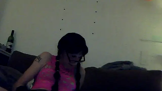 Snapshot of MannenKut chatting on December 14, 2025, 5:24 am MannenKut online show from December 14, 2025, 5:24 am