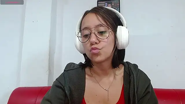 LunaaMorena online show from May 13, 2026, 3:09 pm