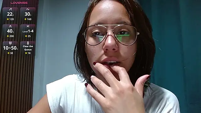 LunaaMorena online show from May 19, 2026, 2:23 pm
