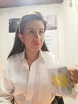 Valentina--1 online show from May 23, 2026, 10:19 am