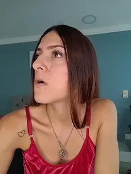 Luna Raay online show from November 27, 2025, 4:31 pm