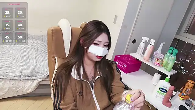 Milk Sola online show from November 28, 2025, 1:36 pm