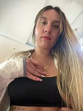 Snapshot of sarah_honey__ chatting on July 3, 2026, 6:47 pm sarah honey online show from July 3, 2026, 6:47 pm