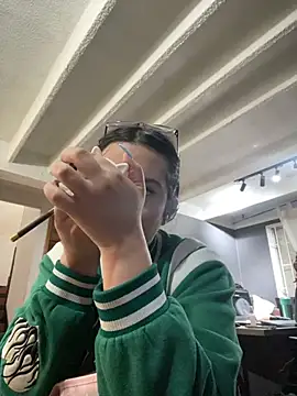 Kloe Novoa online show from November 18, 2025, 2:21 pm