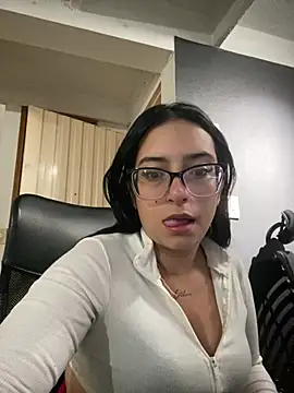 Kloe Novoa online show from January 17, 2026, 1:27 pm