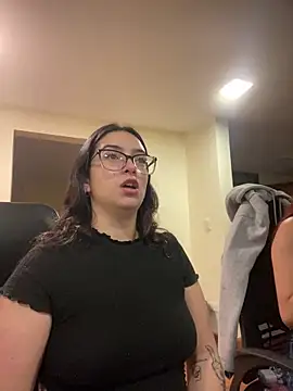 Kloe Novoa online show from March 16, 2026, 12:09 pm