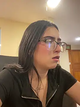 Kloe Novoa online show from May 11, 2026, 4:04 pm