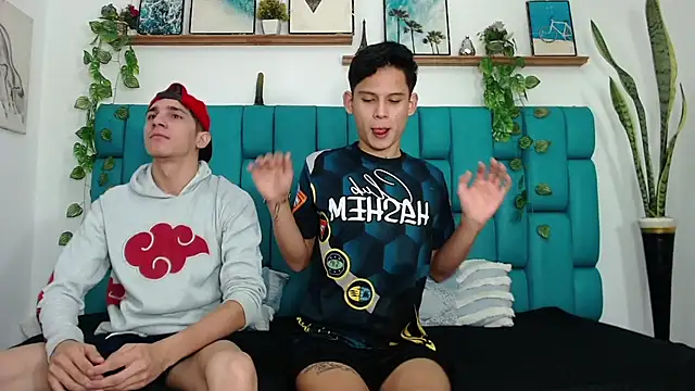 Hot Boys Latinos X online show from November 1, 2025, 1:24 pm