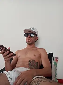 Snapshot of Paul_Bellucci chatting on October 27, 2025, 7:40 pm Paul Bellucci online show from October 27, 2025, 7:40 pm