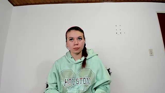 Vanessa Martinz online show from November 3, 2025, 11:55 am