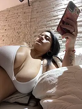 Snapshot of amellita-33 chatting on March 13, 2026, 1:12 am amellita-33 online show from March 13, 2026, 1:12 am