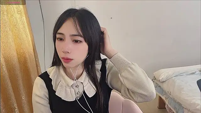 Snapshot of by-Hannah chatting on November 12, 2025, 5:08 am by-Hannah online show from November 12, 2025, 5:08 am