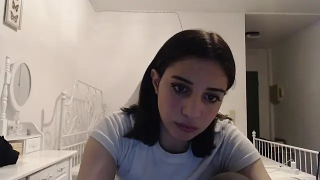 Snapshot of bellefleurrr chatting on April 15, 2026, 7:21 pm bellefleurrr online show from April 15, 2026, 7:21 pm
