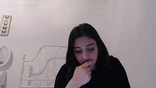 Snapshot of bellefleurrr chatting on April 18, 2026, 6:23 pm bellefleurrr online show from April 18, 2026, 6:23 pm