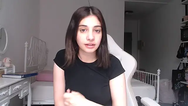 Snapshot of bellefleurrr chatting on May 3, 2026, 3:51 pm bellefleurrr online show from May 3, 2026, 3:51 pm