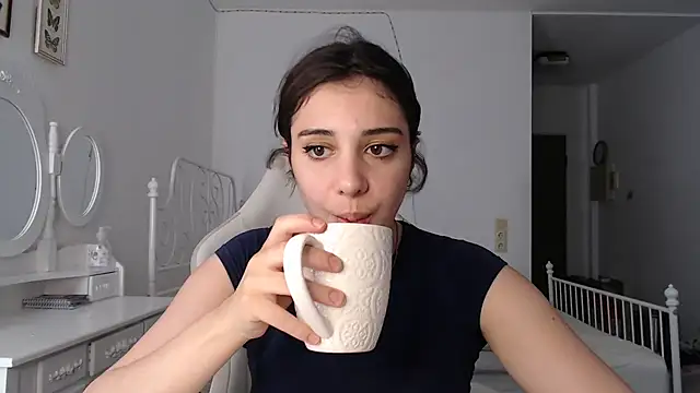 bellefleurrr online show from June 24, 2026, 1:54 pm
