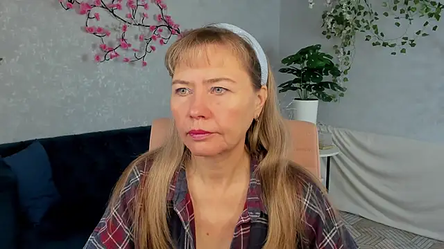 Carla Vogue online show from November 18, 2025, 2:50 am