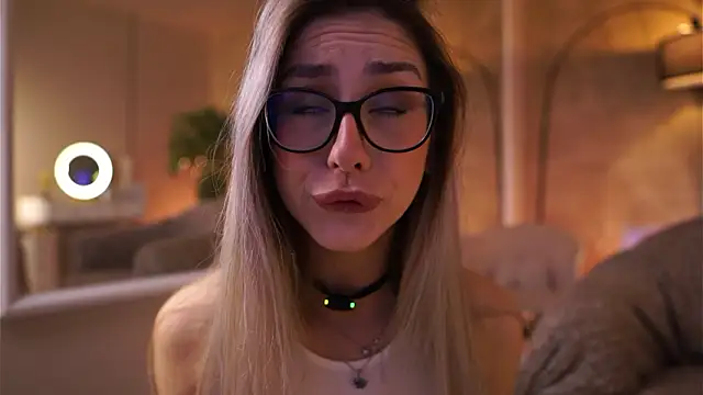 MaddieBryggs online show from February 28, 2026, 10:05 am