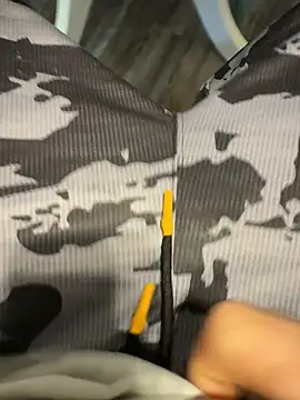 Snapshot of Quickcum2201 chatting on October 24, 2025, 2:35 pm Quickcum2201 online show from October 24, 2025, 2:35 pm