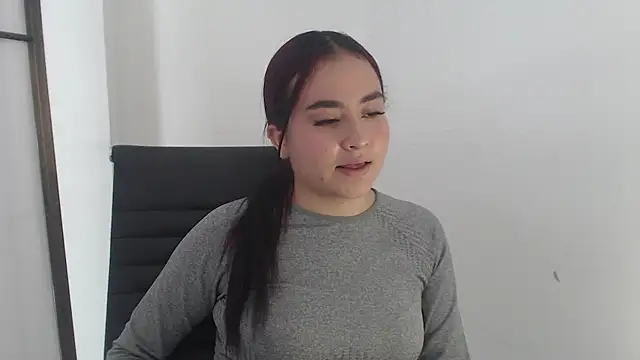 Snapshot of MilaStar2 chatting on October 24, 2025, 6:04 pm MilaStar2 online show from October 24, 2025, 6:04 pm