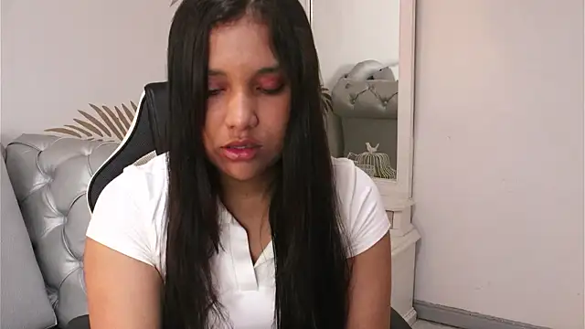 Isabelle Lane online show from March 10, 2026, 12:32 pm