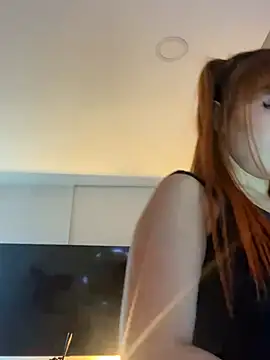 Snapshot of GiaStonne chatting on December 3, 2025, 3:03 am GiaStonne online show from December 3, 2025, 3:03 am