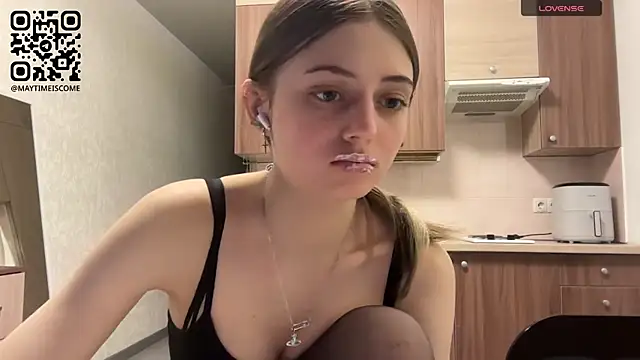 Snapshot of AidaGloshen chatting on April 6, 2026, 3:57 pm AidaGloshen online show from April 6, 2026, 3:57 pm
