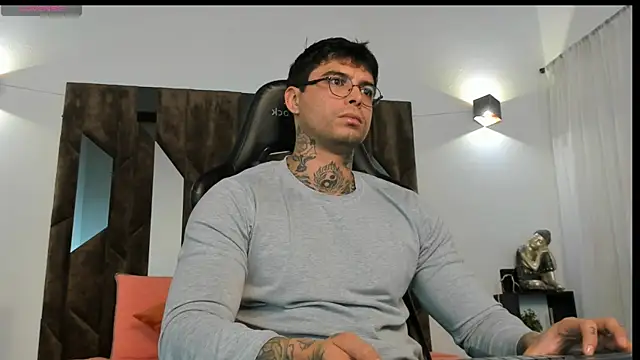 MATEO DILUCA online show from November 5, 2025, 10:15 am