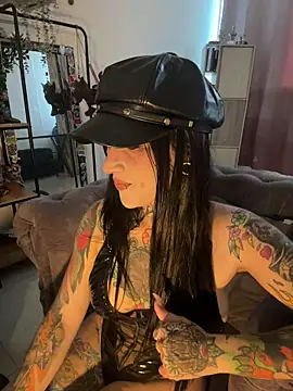 NinaHex online show from November 12, 2025, 1:44 pm