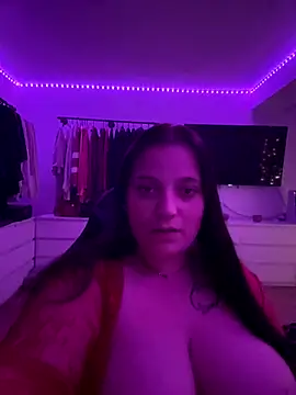 Aksinja05 online show from November 9, 2025, 6:28 pm