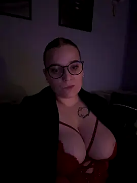 Aksinja05 online show from December 20, 2025, 7:10 pm