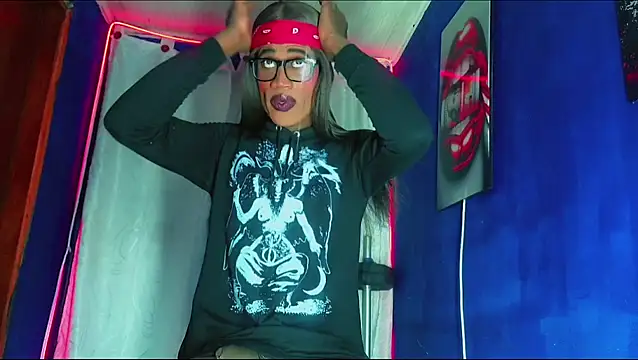 Kloe cardashan online show from December 18, 2025, 9:54 pm