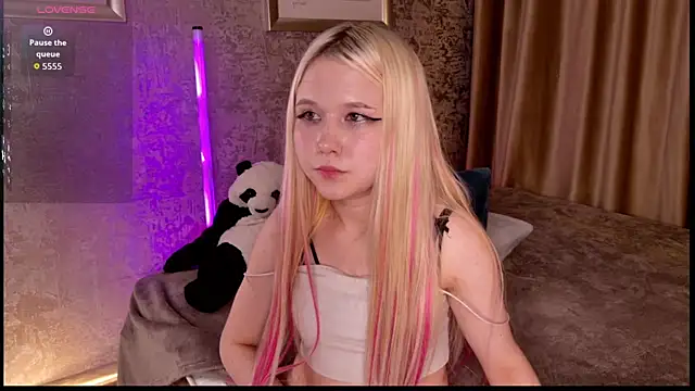 VivieSunn online show from April 30, 2026, 8:57 pm