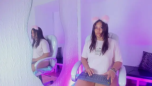 Abella bunny online show from November 14, 2025, 3:49 am